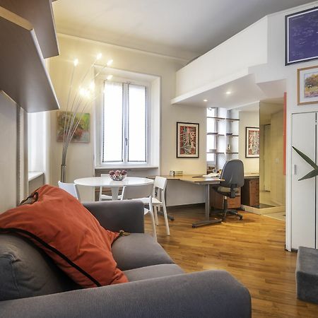 San Babila - Rentclass Albatros Milan Bagian luar foto
